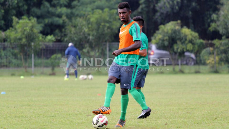 Rudolf Yanto Basna saat berlatih bersama timnas Indonesia. Copyright: &copy; Herry Ibrahim/INDOSPORT